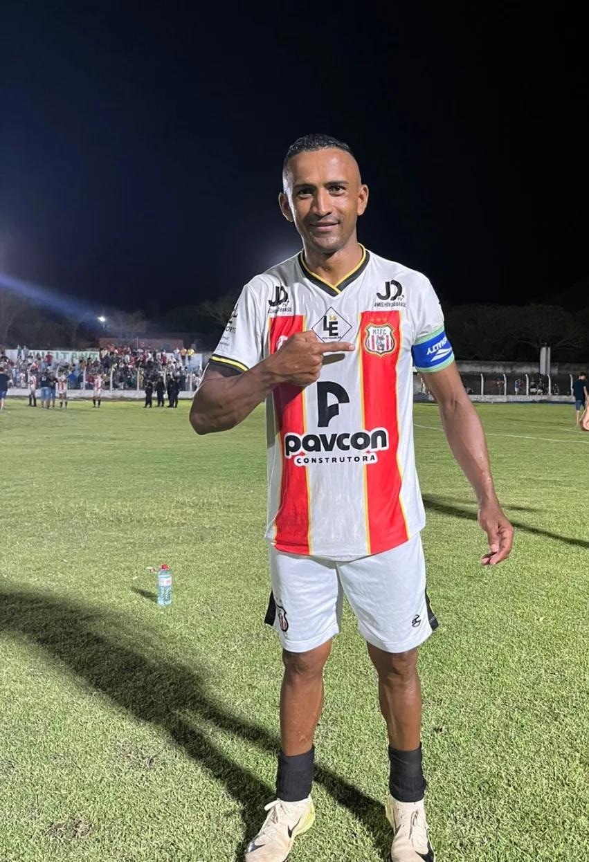 4 Charles Araújo